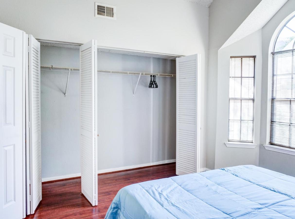 Lovely 2 Bedroom, 1 Bath Condo With Pools And Gym. Хьюстон Экстерьер фото