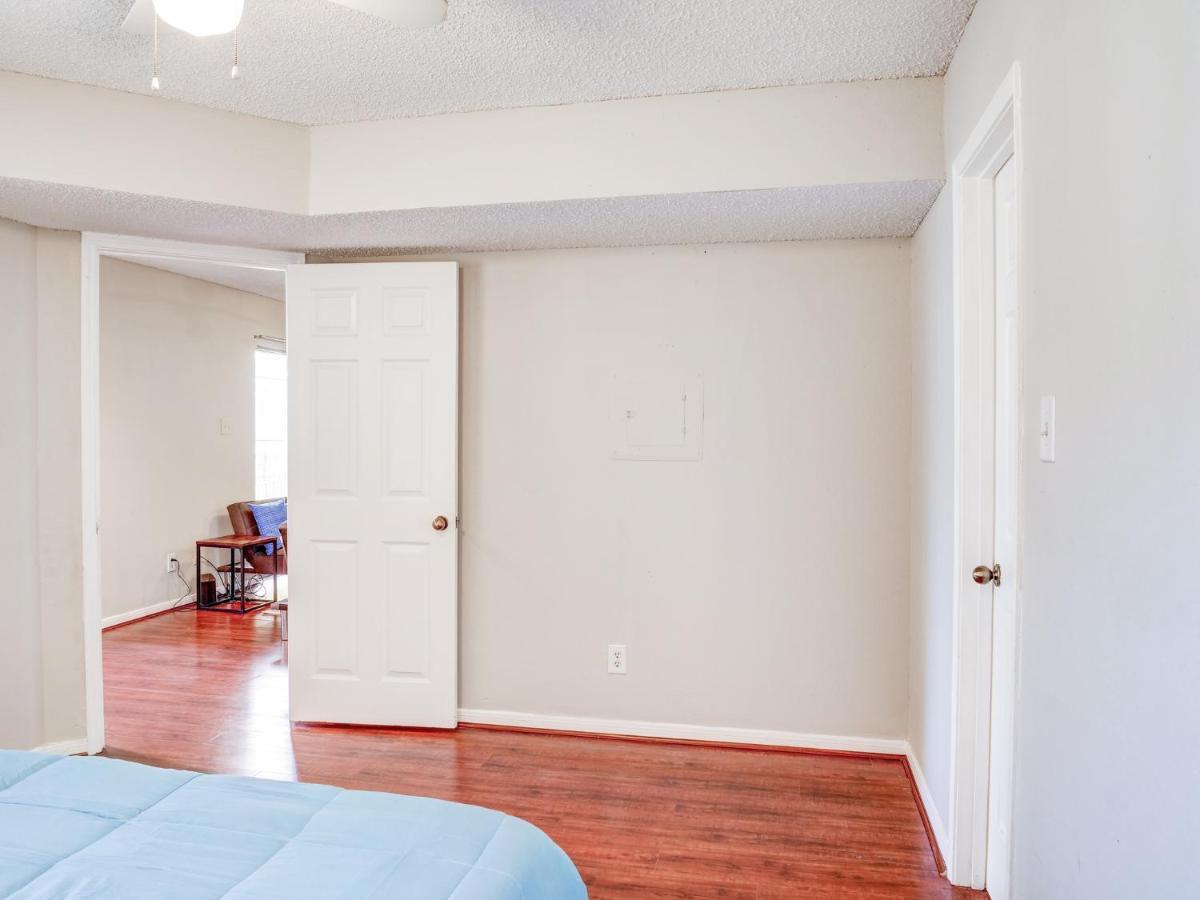 Lovely 2 Bedroom, 1 Bath Condo With Pools And Gym. Хьюстон Экстерьер фото