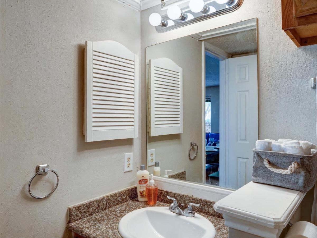 Lovely 2 Bedroom, 1 Bath Condo With Pools And Gym. Хьюстон Экстерьер фото
