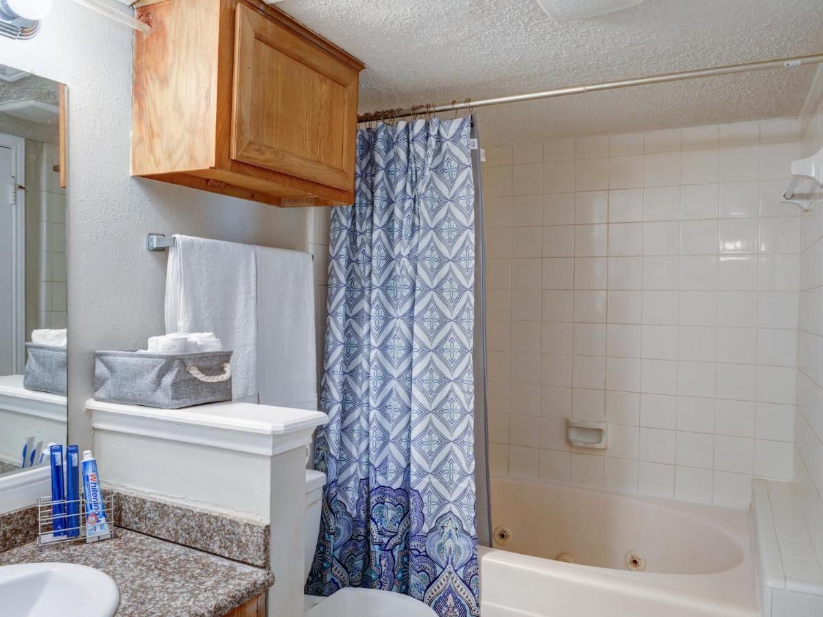 Lovely 2 Bedroom, 1 Bath Condo With Pools And Gym. Хьюстон Экстерьер фото